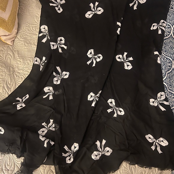 NWT Kate Spade Black White Iconic Bow Print Oblong Scarf - Picture 6 of 10